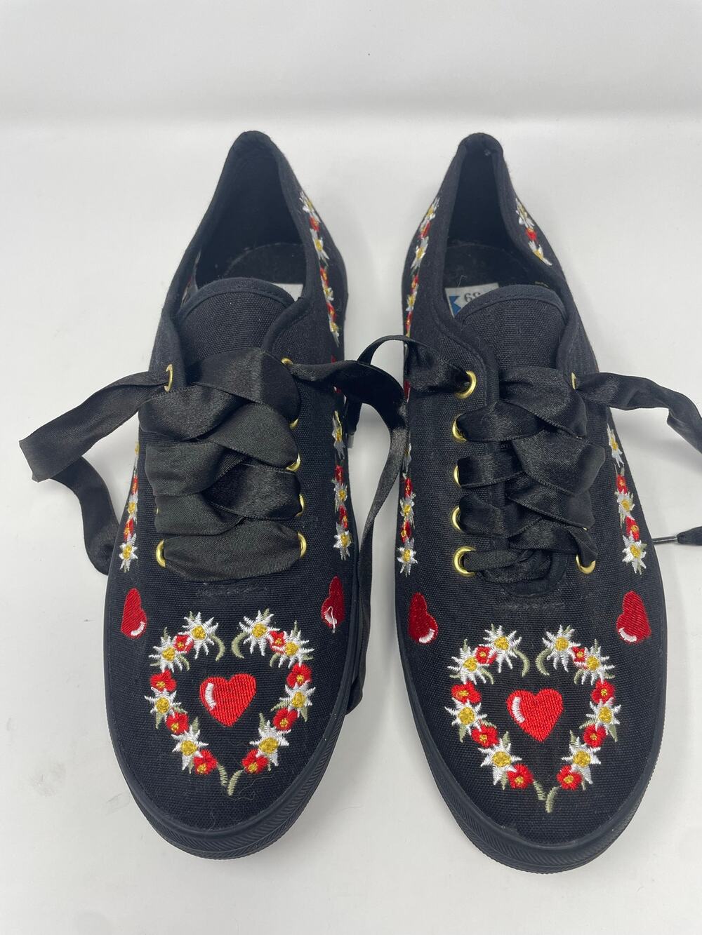 RARE Vintage Swiss Alp Fantasy Embroidered Sneakers Size 39 Made in Italy